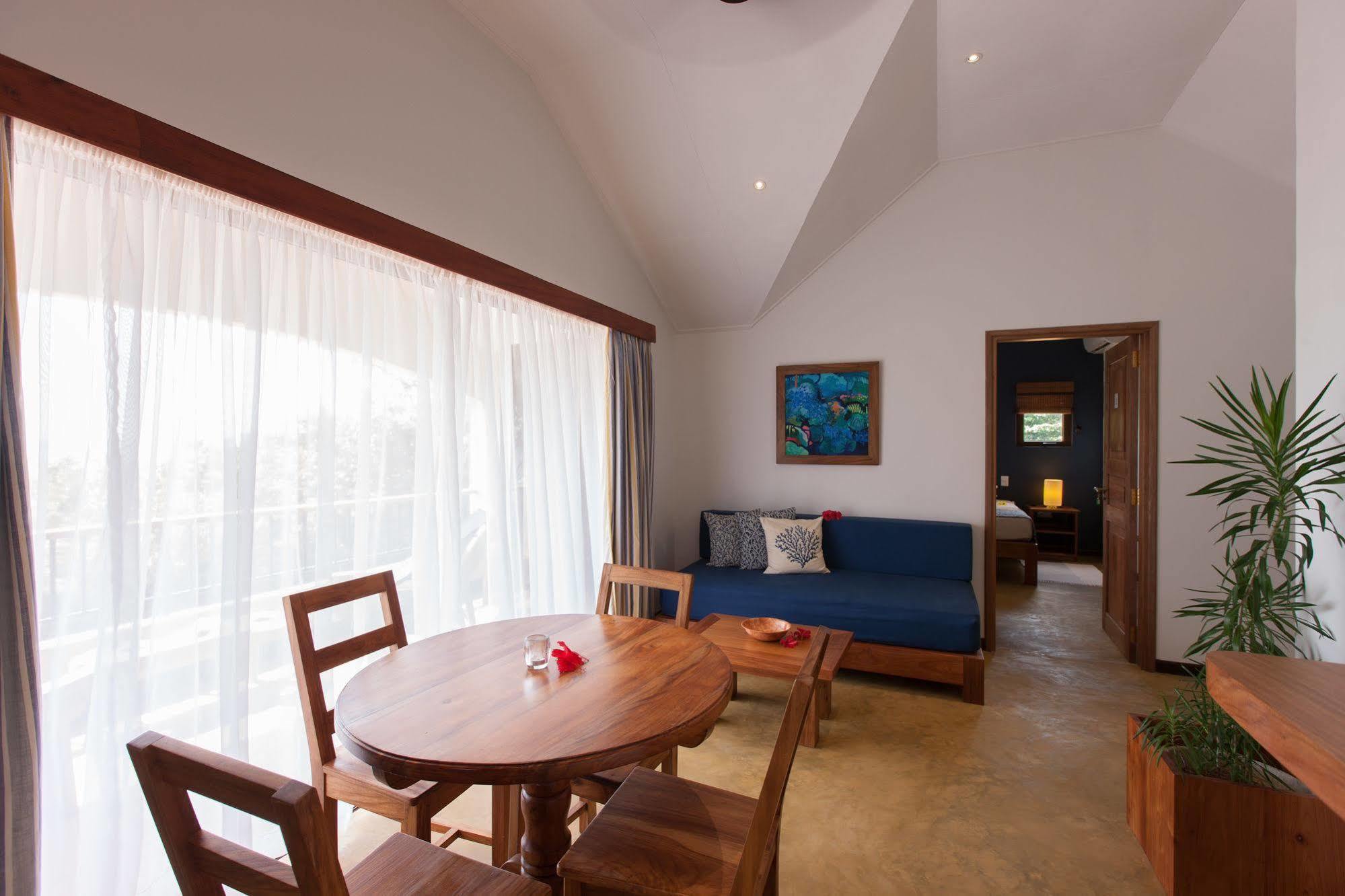 L'Hirondelle Guest House Anse Volbert Village  Exterior photo